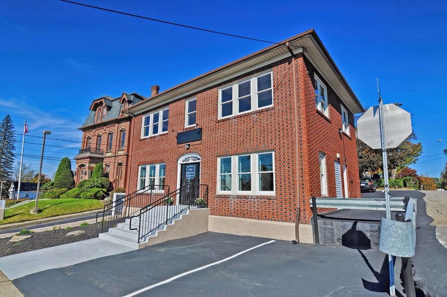 More Photos Of 1078 Main St, Leicester Coworking Space