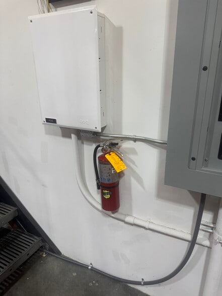 More Photos Of 238-256 W Chestnut Ave, Monrovia Warehouse For Lease