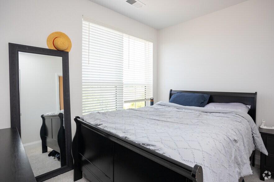More Photos Of 140 E Monument Ave, Dayton Apartments For Lease