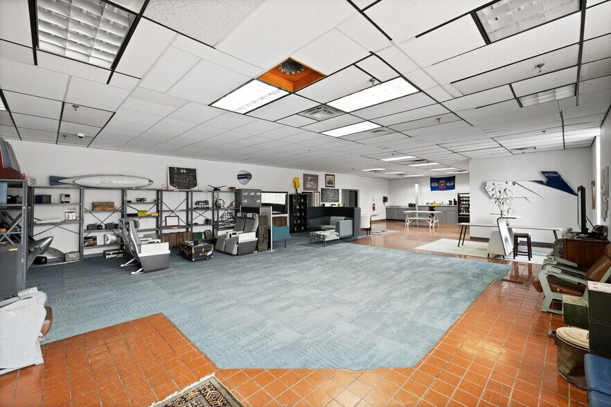 More Photos Of 215 Marvin Miller Dr SW, Atlanta Light Distribution For Sale