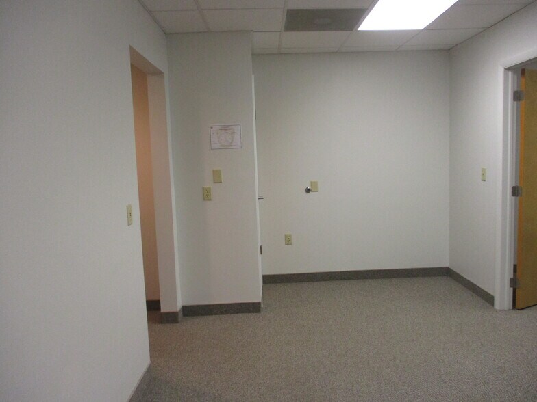 More Photos Of 1331 S 7th St, Chambersburg Office Residential For Sale