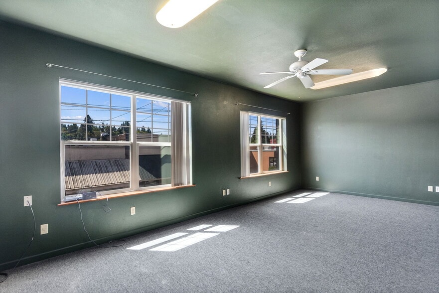 More Photos Of 202 NE 1st, Winlock Storefront Retail Office For Sale