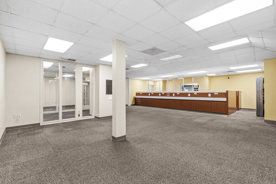 More Photos Of 704 N Cannon Blvd, Kannapolis Bank For Lease