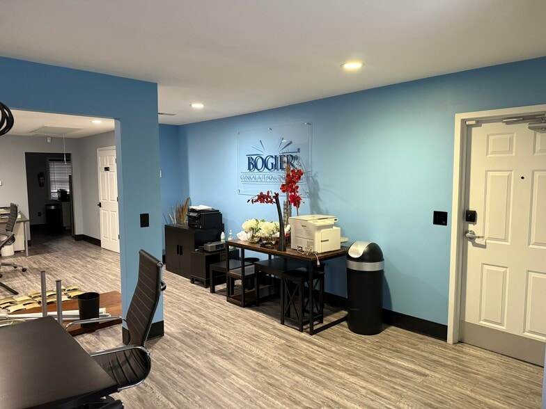 More Photos Of 1015-1029 Bullard Ct, Raleigh Office For Sale