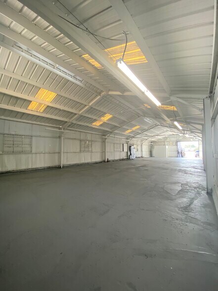 More Photos Of 7848-7856 Salt Lake Ave, Huntington Park Manufacturing For Lease
