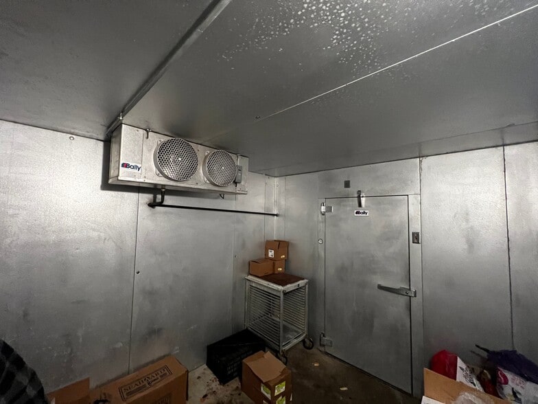 More Photos Of 1641 W 15th St, Fayetteville Freestanding For Lease