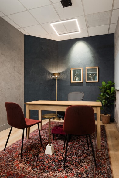 More Photos Of 4505 E Broadway Rd, Phoenix Light Manufacturing For Sale