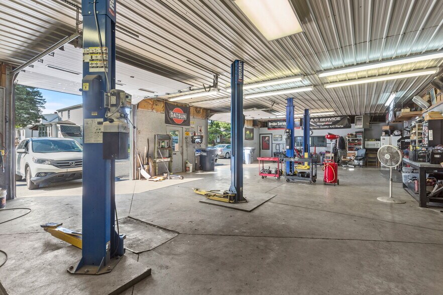 More Photos Of 140 Charles St, Harrisonburg Auto Repair For Sale