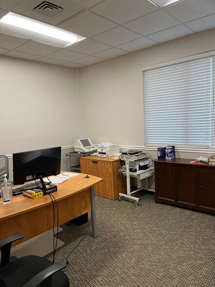 More Photos Of 1091 Pemberton Hill Rd, Apex Medical For Lease