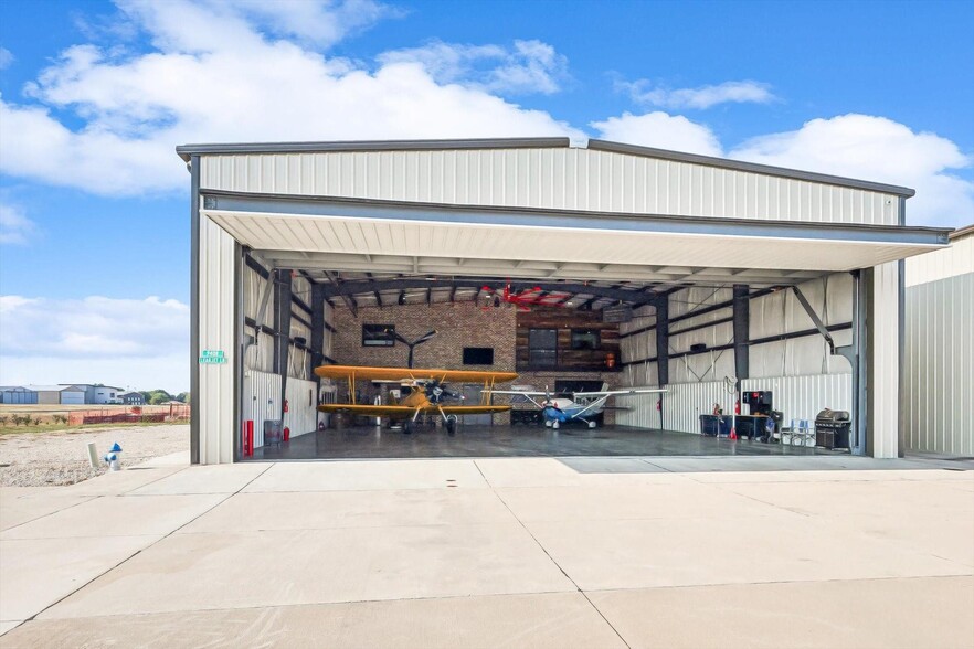 Primary Photo Of 9408 Learjet Ln, McKinney Airplane Hangar For Sale