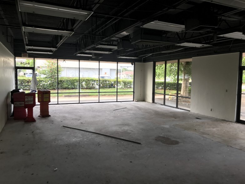 More Photos Of 8424-8458 W Oakland Park Blvd, Sunrise Freestanding For Lease