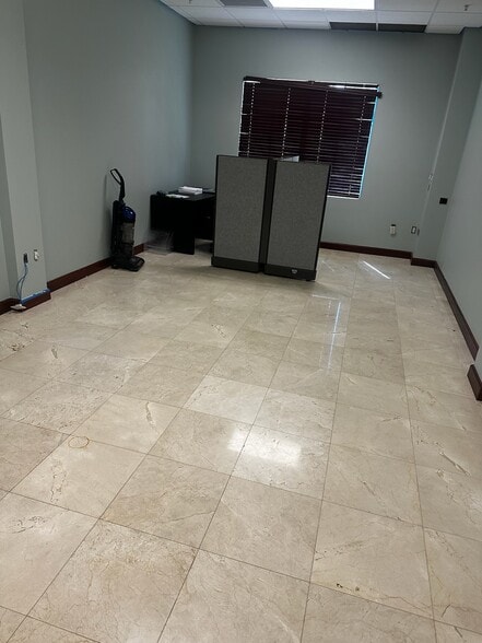 More Photos Of 7065 Westpointe Blvd, Orlando Medical For Sale