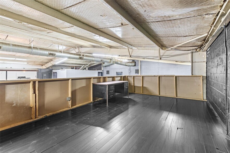 More Photos Of 125 Burrell Dr, Dallas Service For Lease