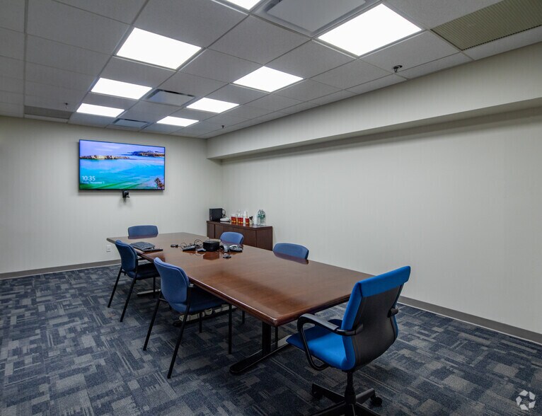 More Photos Of 6323 7th Ave, Brooklyn Office For Lease