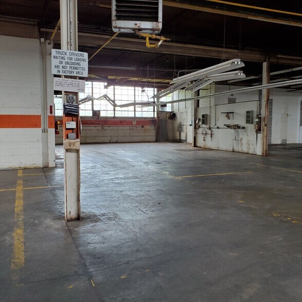More Photos Of 9520 Ainslie St, Schiller Park Warehouse For Sale