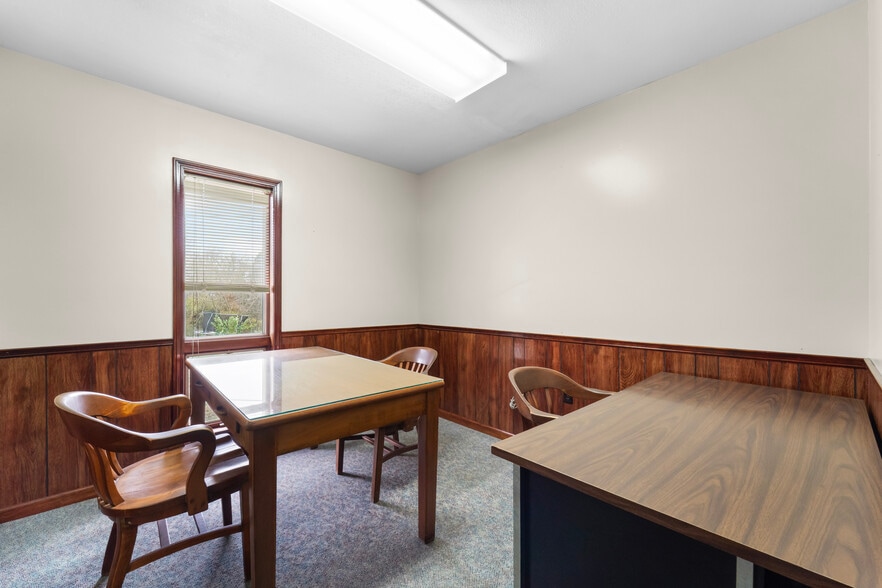 More Photos Of 209 W Main St, Linn Warehouse For Sale