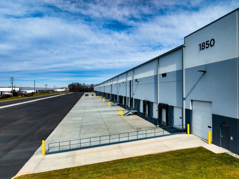 More Photos Of 1850 Continental Blvd, Charlotte Warehouse For Lease