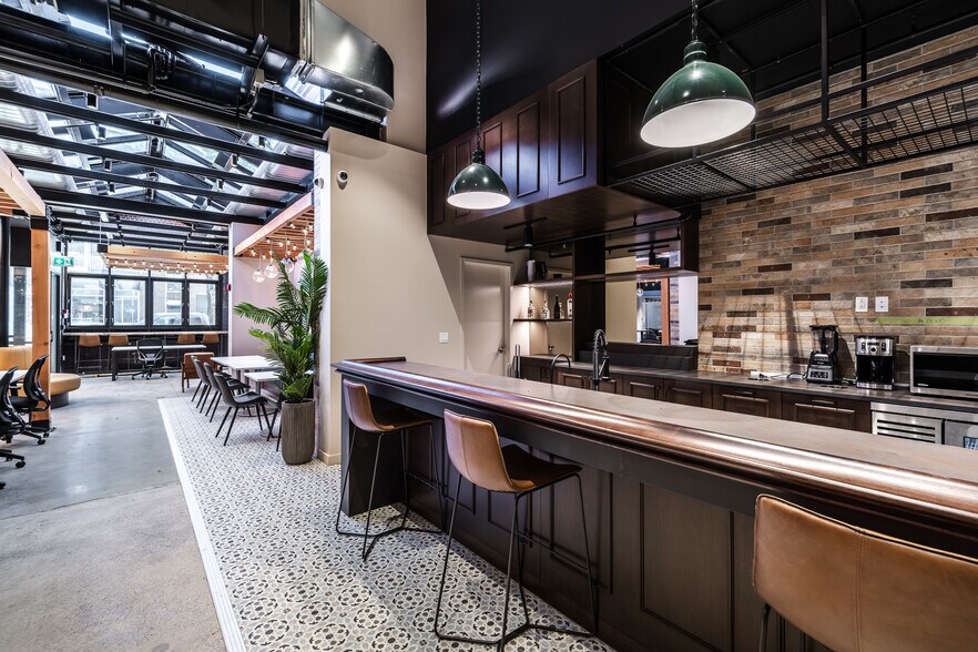 More Photos Of 7062-7064 Boul Saint-Laurent, Montréal Office For Sale