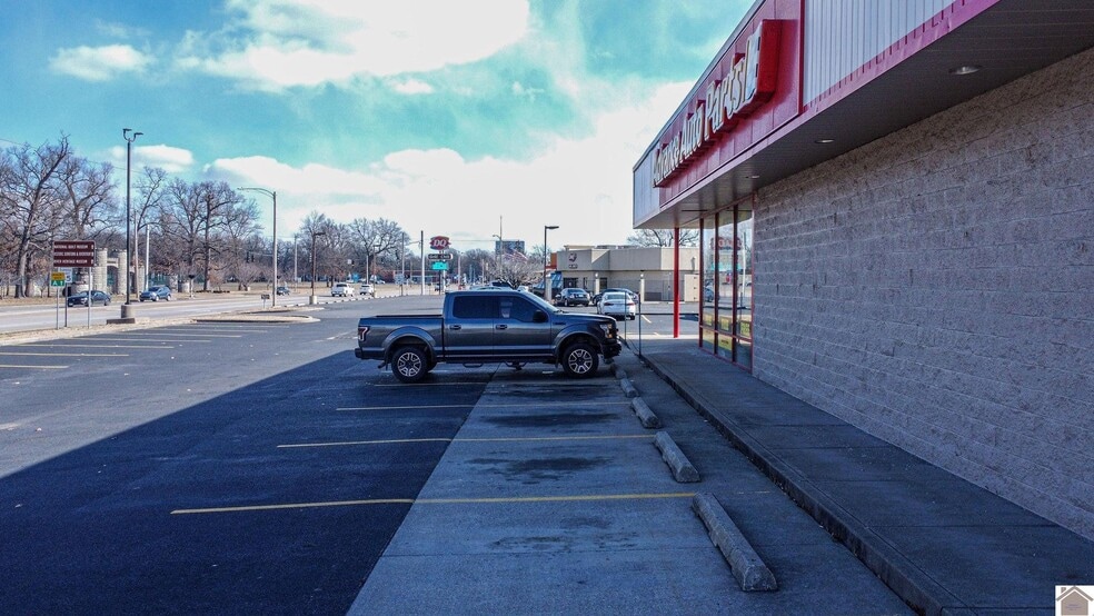 More Photos Of 2828 Park Ave, Paducah Freestanding For Lease