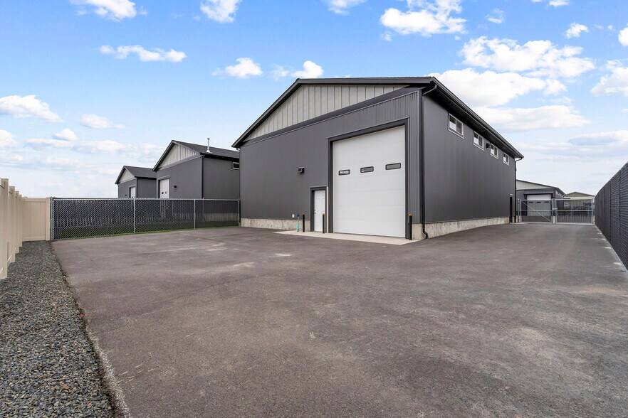 More Photos Of 3383 W Daugharty Loop, Hayden Warehouse For Lease