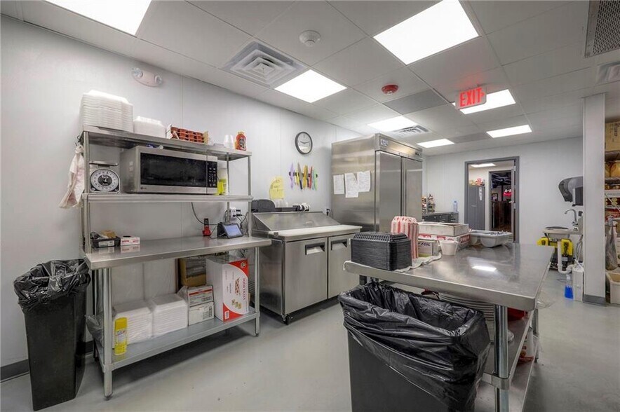 More Photos Of 4545 N Brighton Ave, Kansas City Bar For Sale