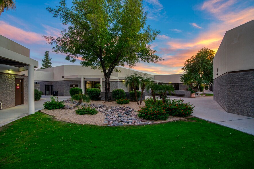 More Photos Of 10615 W Thunderbird Blvd, Sun City Unknown For Lease