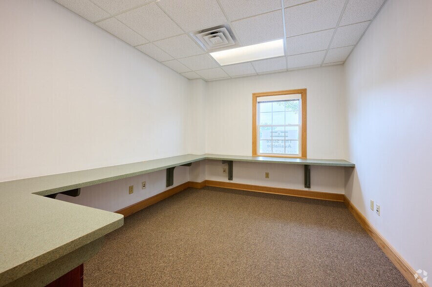More Photos Of 95 Canal Landing Blvd, Rochester Medical For Lease