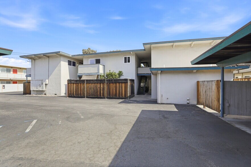 More Photos Of 511 Walker Dr, Mountain View Apartments For Sale