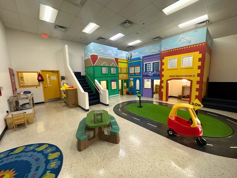 More Photos Of 5550 W Bell Rd, Glendale Daycare Center For Lease