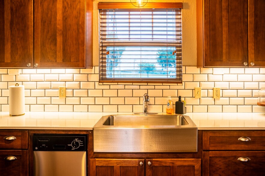 More Photos Of 1002 Old 66 Rd, Hydro Land For Sale