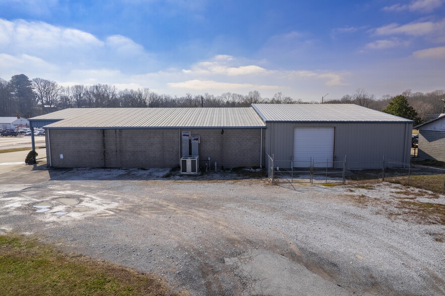 More Photos Of 25 Woodbury Hwy, Manchester Freestanding For Lease