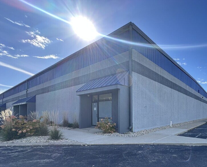 Primary Photo Of 3700 Parkway Ln, Hilliard Warehouse For Lease