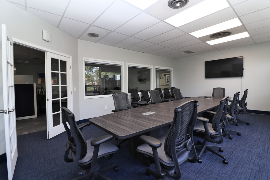 More Photos Of 631-635 Farmington Ave, Hartford Office For Sale