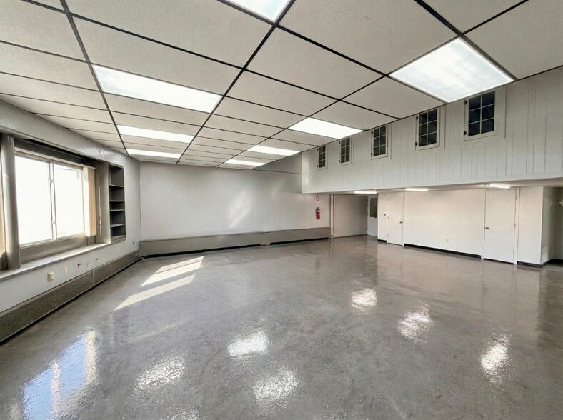 More Photos Of 1505 Southeastern Ave, Indianapolis Warehouse For Lease