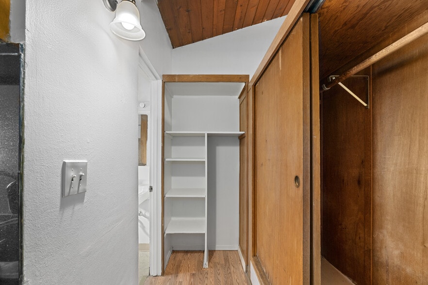 More Photos Of 1718 Summit Ave, Seattle Apartments For Sale