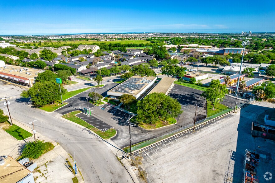 More Photos Of 8047 Midcrown Dr, San Antonio Bank For Lease