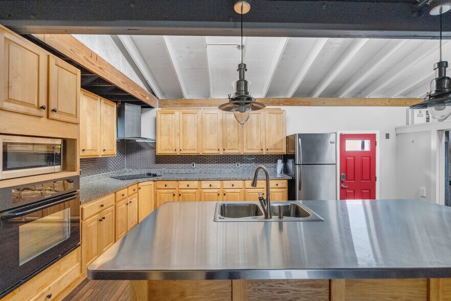 More Photos Of 1425 Walnut St, Jacksonville Freestanding For Sale