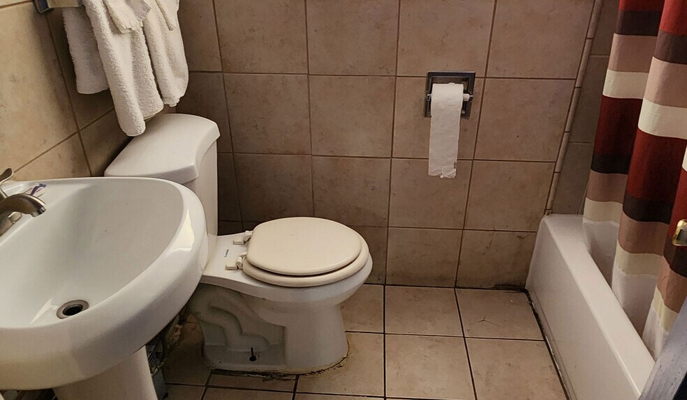 More Photos Of 22400 Plymouth Rd, Detroit Hotel For Sale