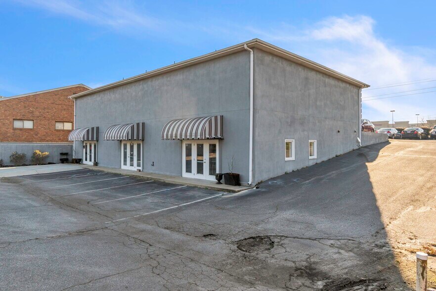 More Photos Of 812 W Wade Hampton Blvd, Greer Office Residential For Lease