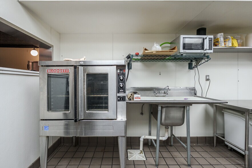 More Photos Of 113 N Farmer St, Otsego Bar For Sale