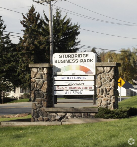 More Photos Of 660 Main St, Sturbridge Warehouse For Lease