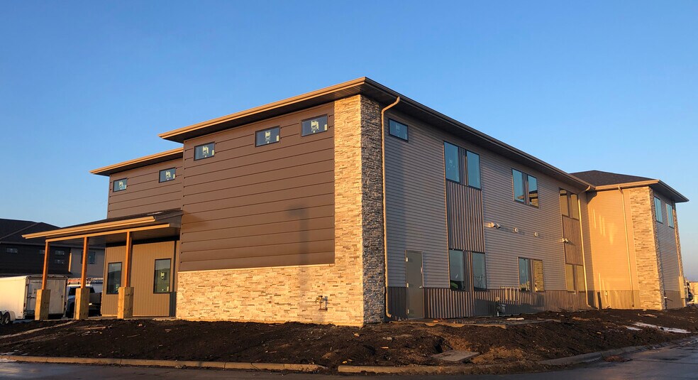 More Photos Of 3253 42nd St S, Fargo Office For Lease