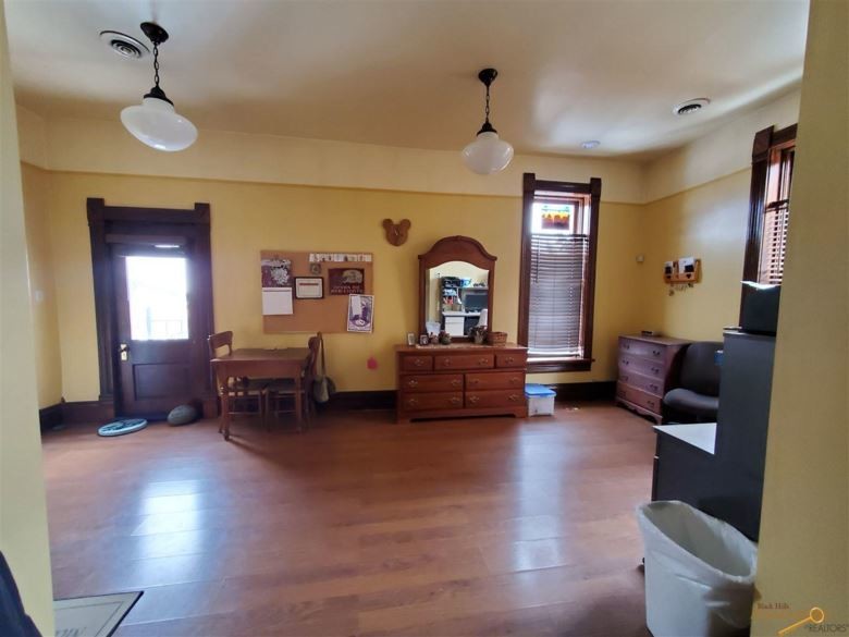 More Photos Of 305 W Main St, Lead Restaurant For Sale