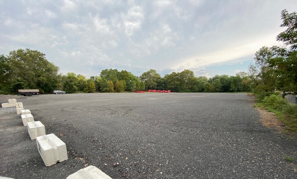 More Photos Of 183 Sumner Ave, Allentown Land For Lease