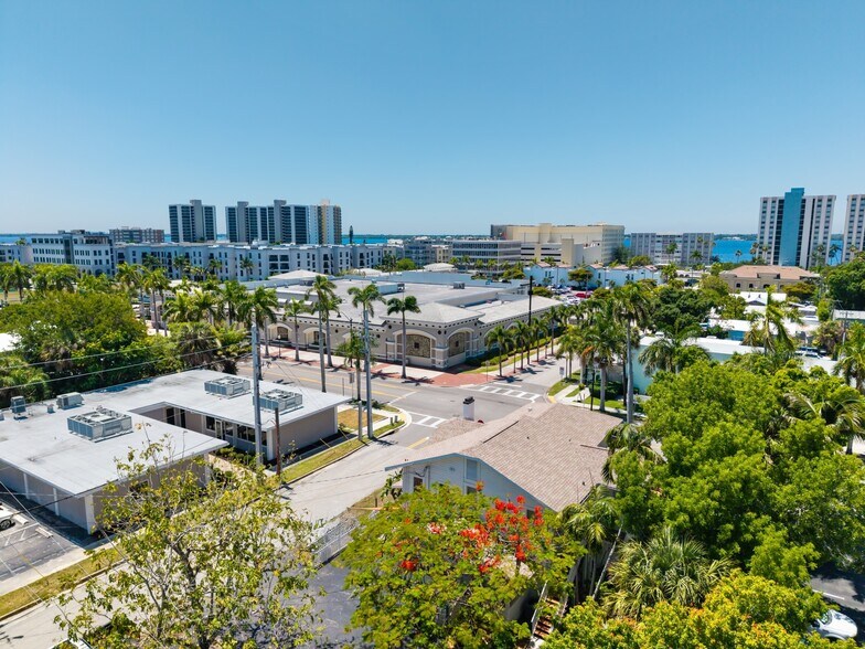 More Photos Of 2135 Mcgregor Blvd, Fort Myers Hospitality For Sale