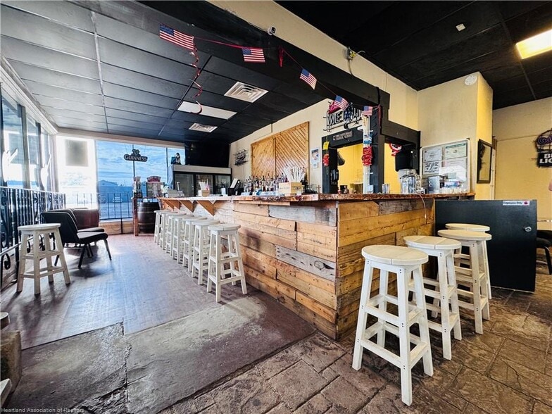 More Photos Of 407 N Ridgewood Dr, Sebring Convenience Store For Sale