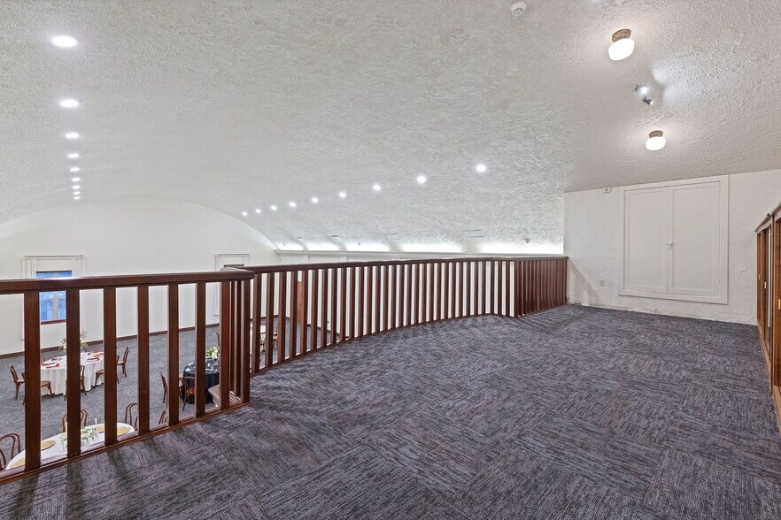 More Photos Of 128 S E St, Exeter Storefront For Sale