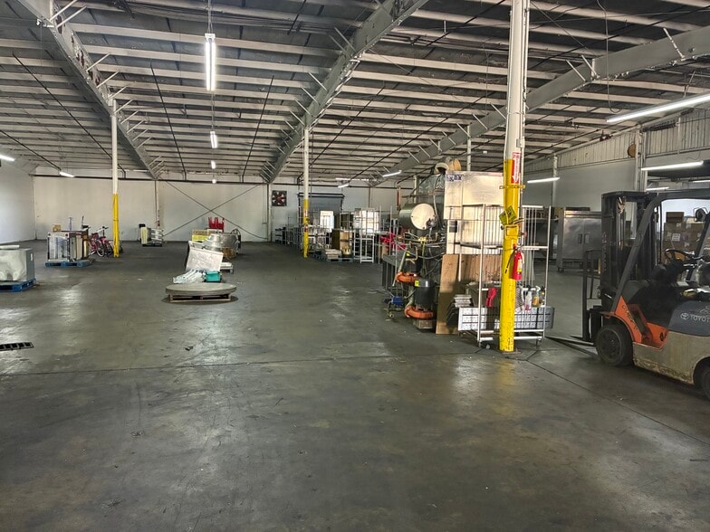 More Photos Of 2100 E Union Bower Rd, Irving Warehouse For Lease