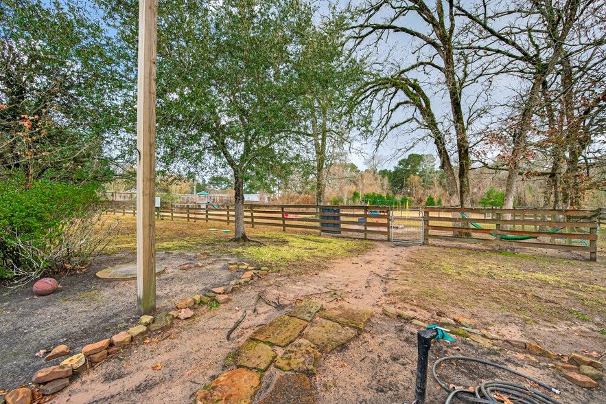 More Photos Of 8911 West Ln, Magnolia Office For Sale