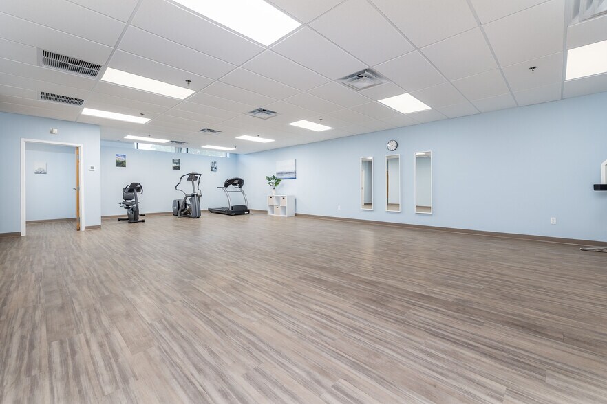 More Photos Of 18 Cedar St, Newington Storefront Retail Office For Lease